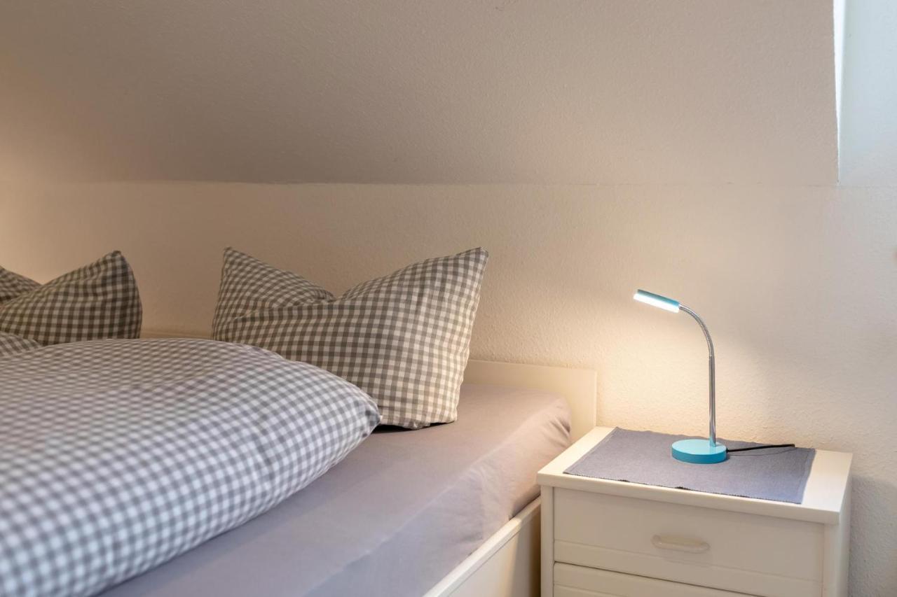 Familyhaus- 8 *