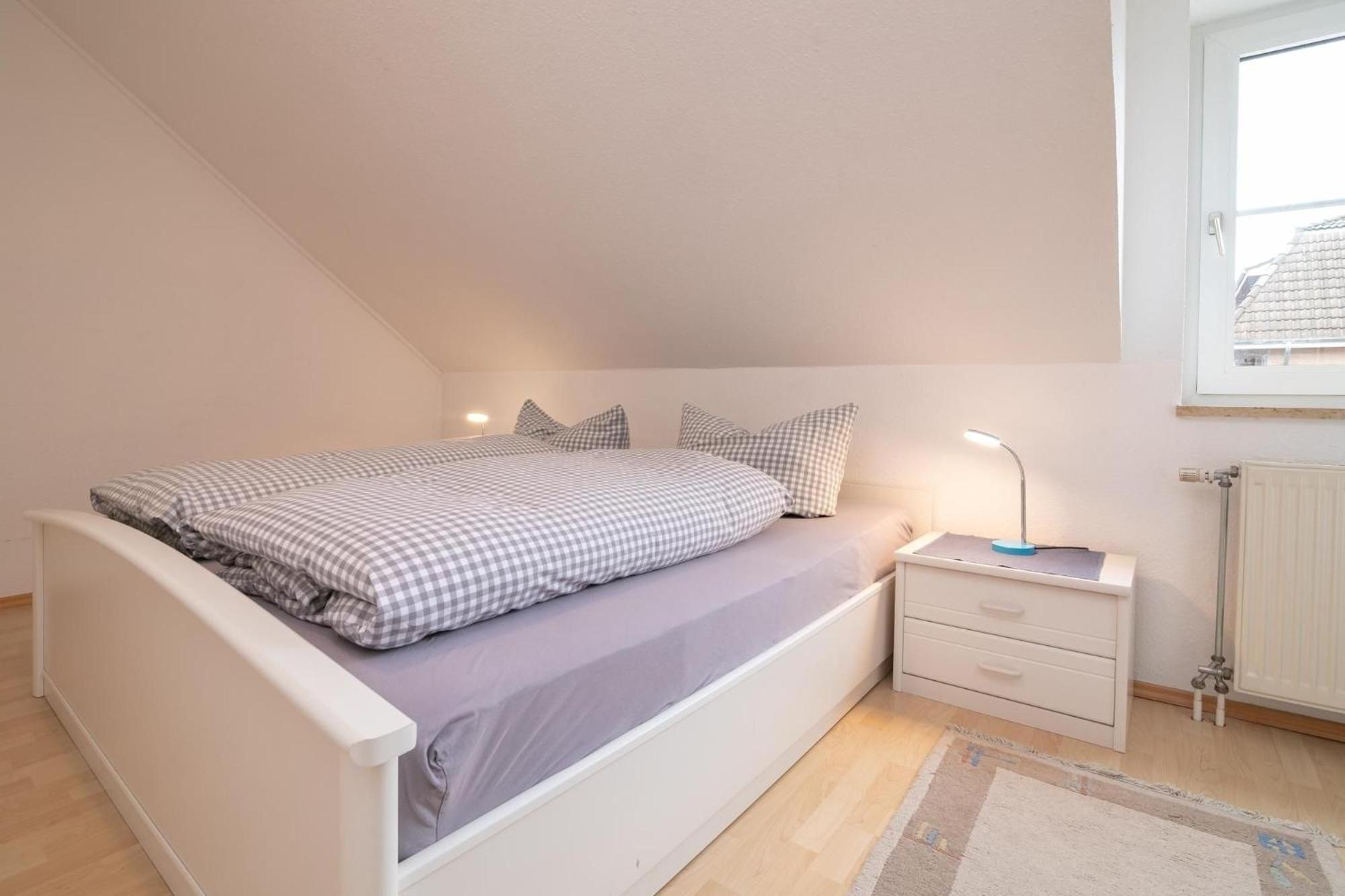 Familyhaus- 8 *